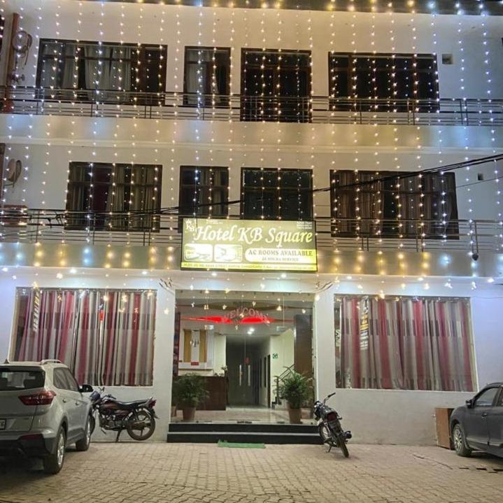 Hotel Kb Square Near Chandigarh Railway Station Pokoj fotografie