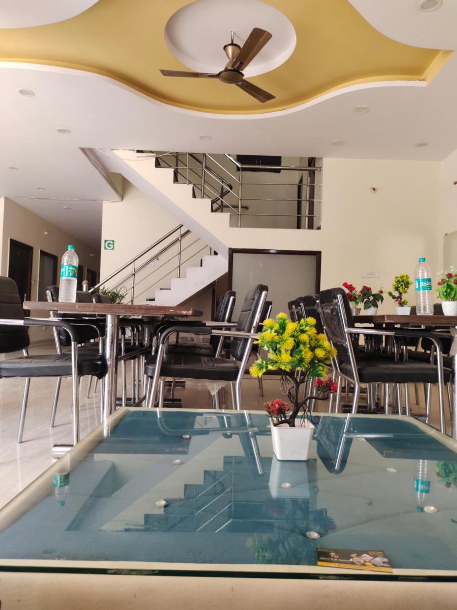 Hotel Kb Square Near Chandigarh Railway Station Pokoj fotografie