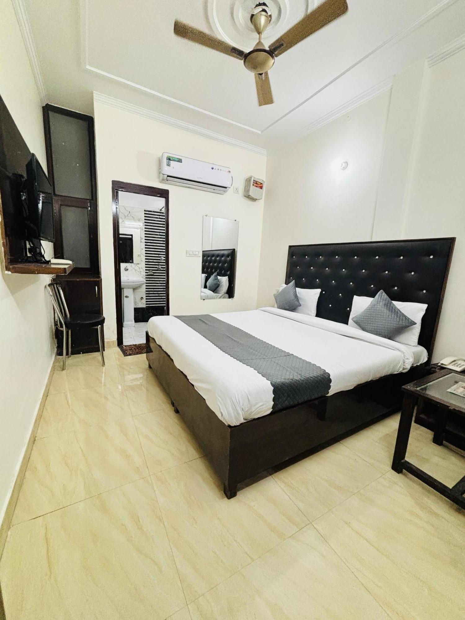 Hotel Kb Square Near Chandigarh Railway Station Pokoj fotografie